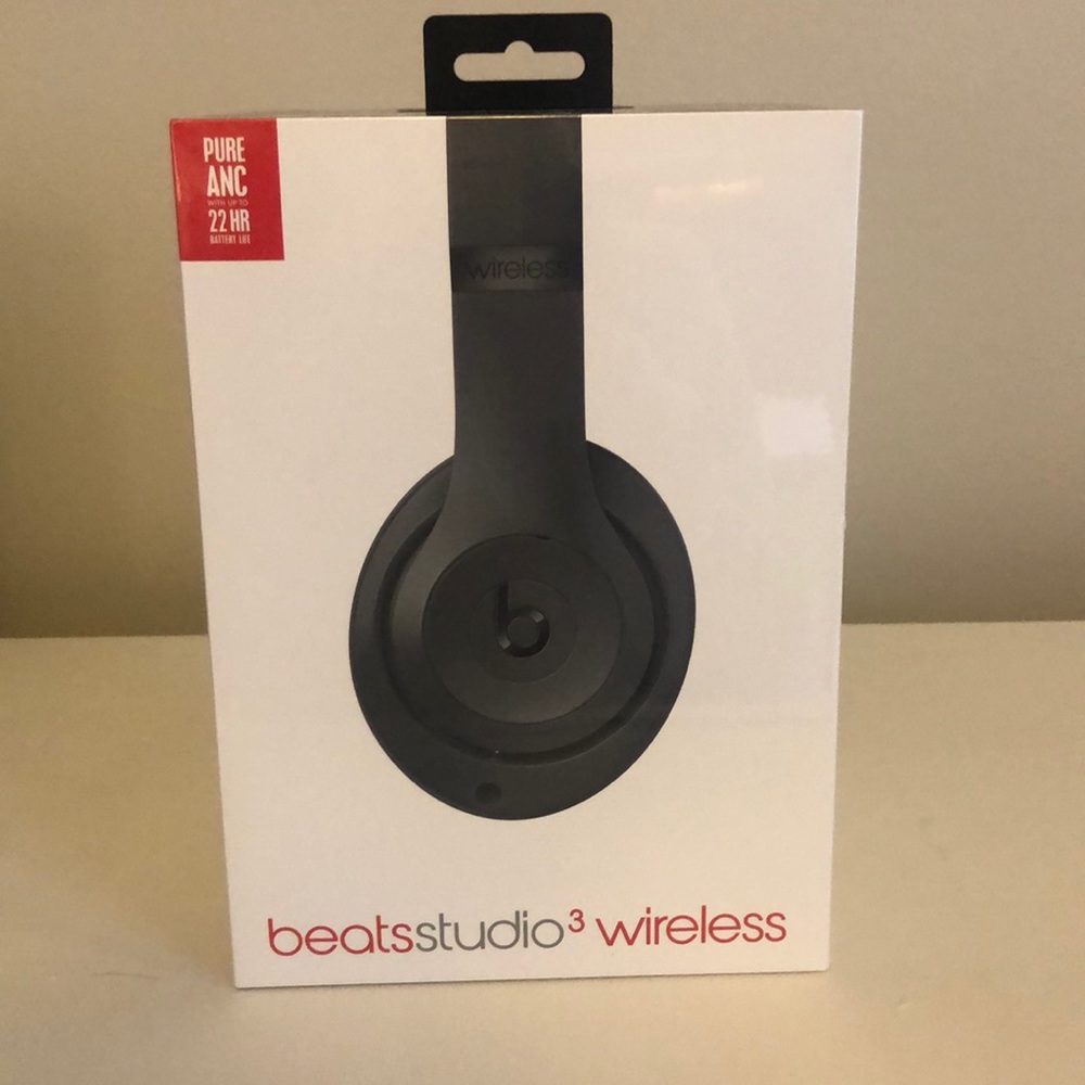 BRAND NEW never opened Studio 3 Wireless Beats